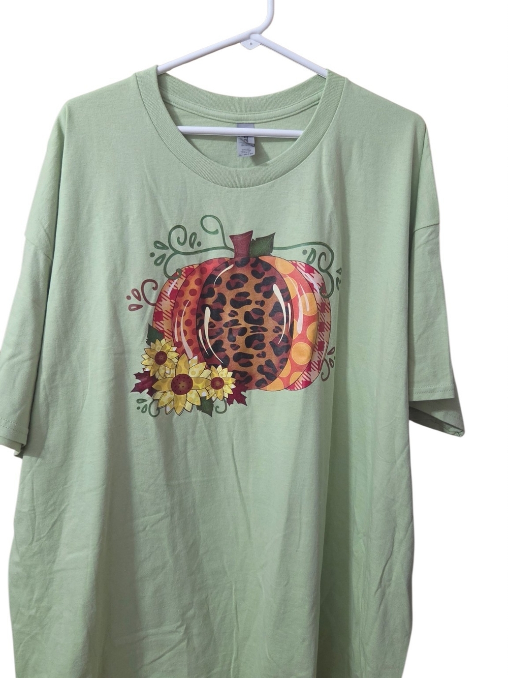 Gildan Light Green Graphic Pumpkin Tee with Floral Accents